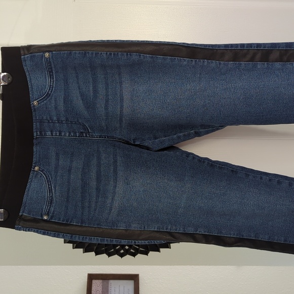 DG2 BY DIANE GILMAN FAUX LEATHER SIDE STRIPE INDIGO PULL-ON JEANS (MP) - Picture 2 of 6